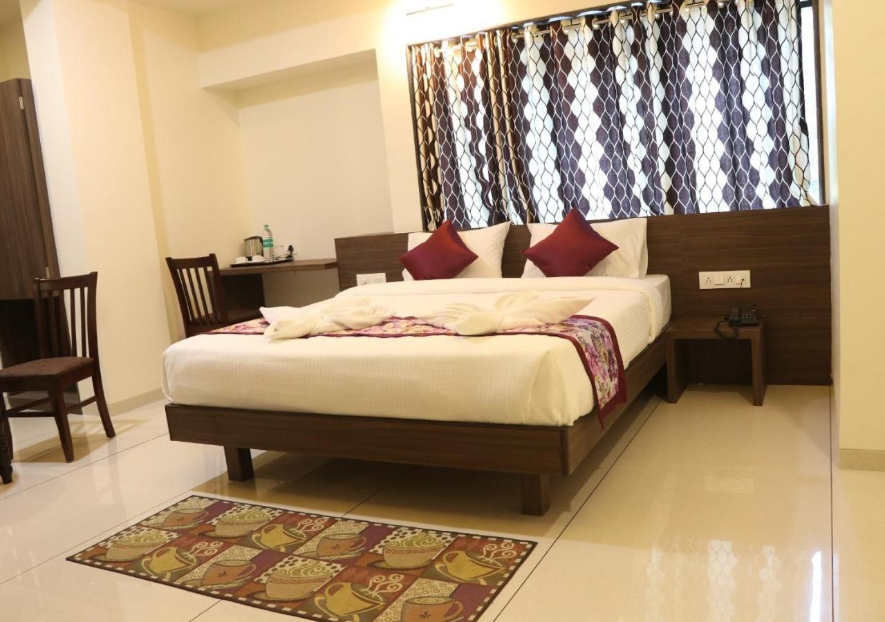 The Hotel Relax Kankavli Kankavali Bagian luar foto