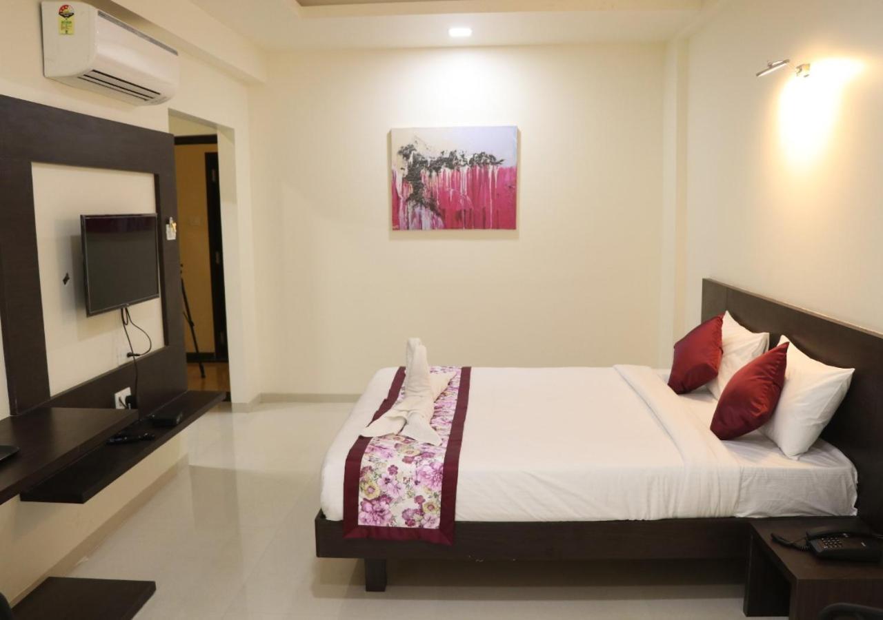The Hotel Relax Kankavli Kankavali Bagian luar foto