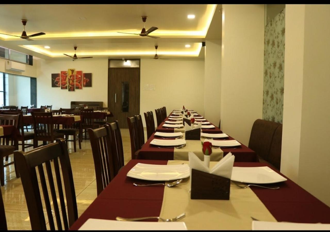 The Hotel Relax Kankavli Kankavali Bagian luar foto