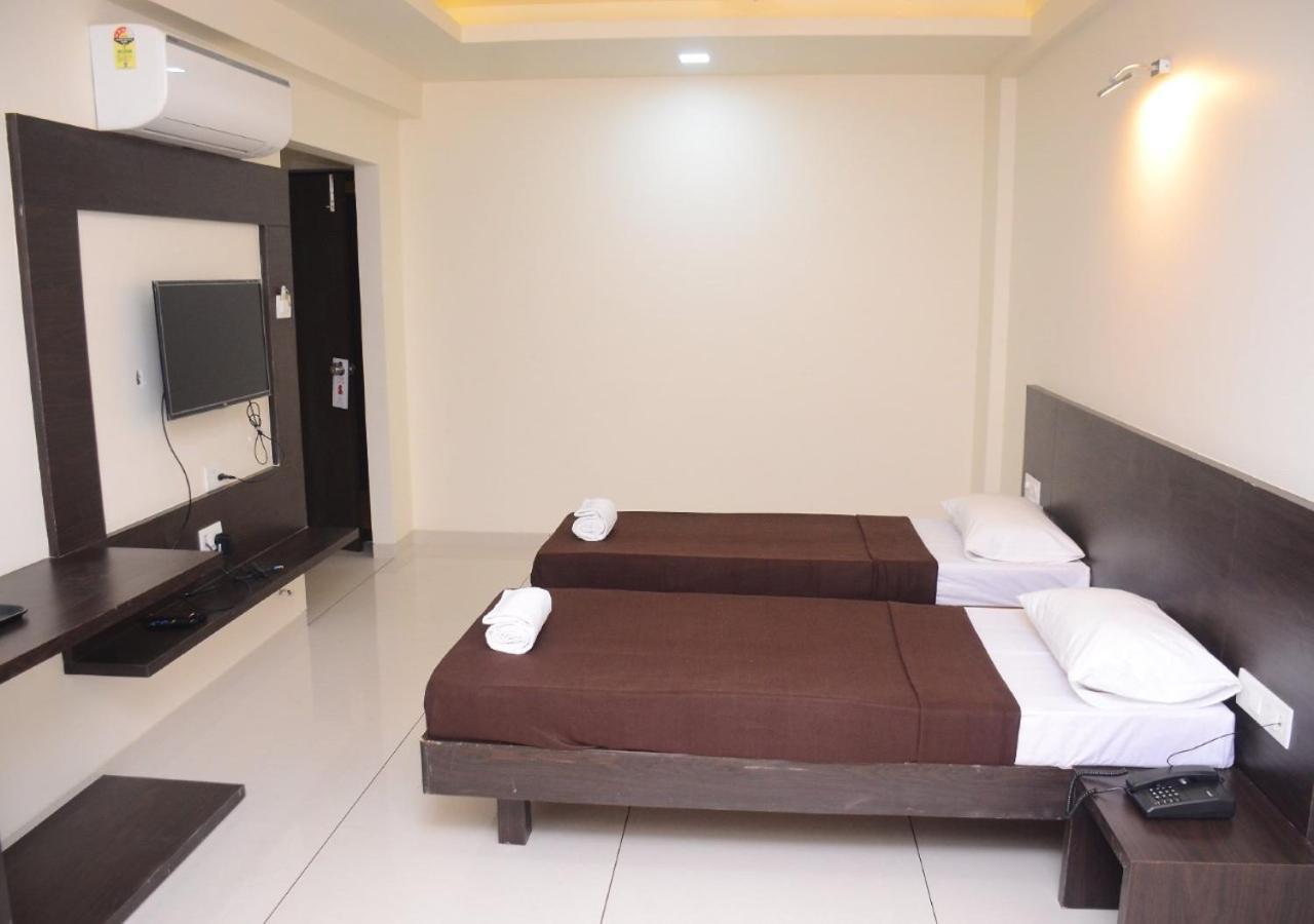 The Hotel Relax Kankavli Kankavali Bagian luar foto