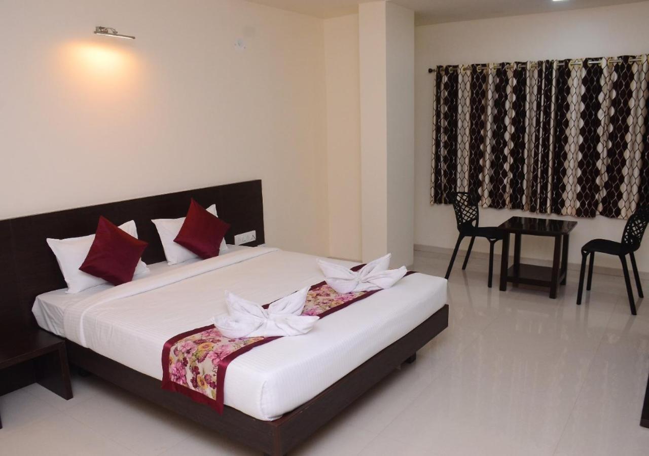 The Hotel Relax Kankavli Kankavali Bagian luar foto