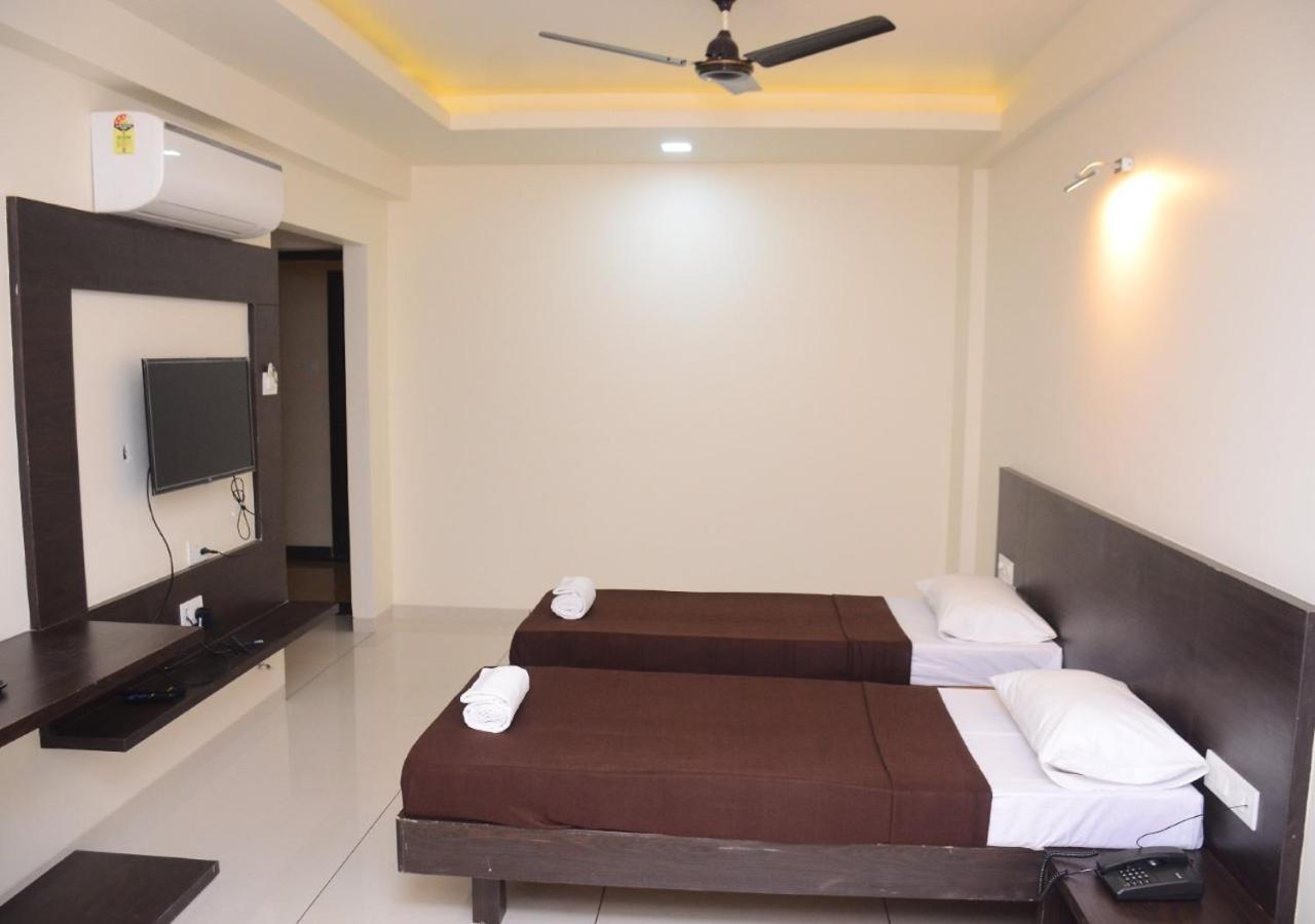 The Hotel Relax Kankavli Kankavali Bagian luar foto
