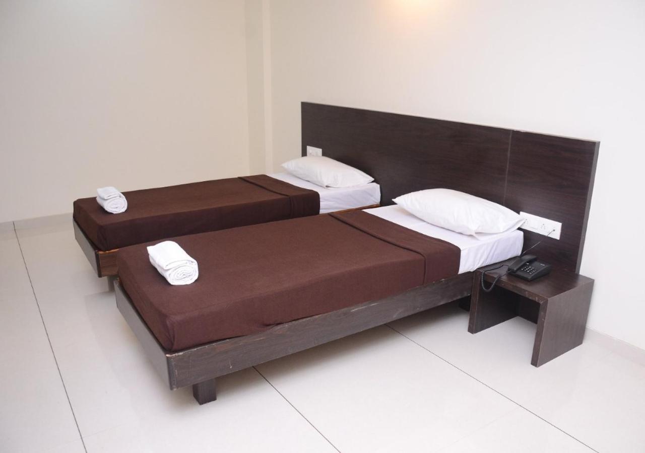 The Hotel Relax Kankavli Kankavali Bagian luar foto