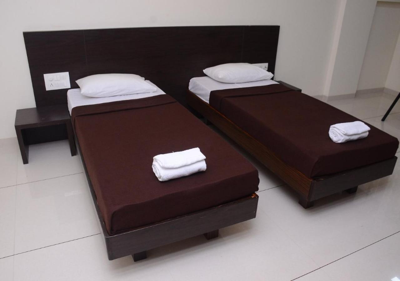 The Hotel Relax Kankavli Kankavali Bagian luar foto