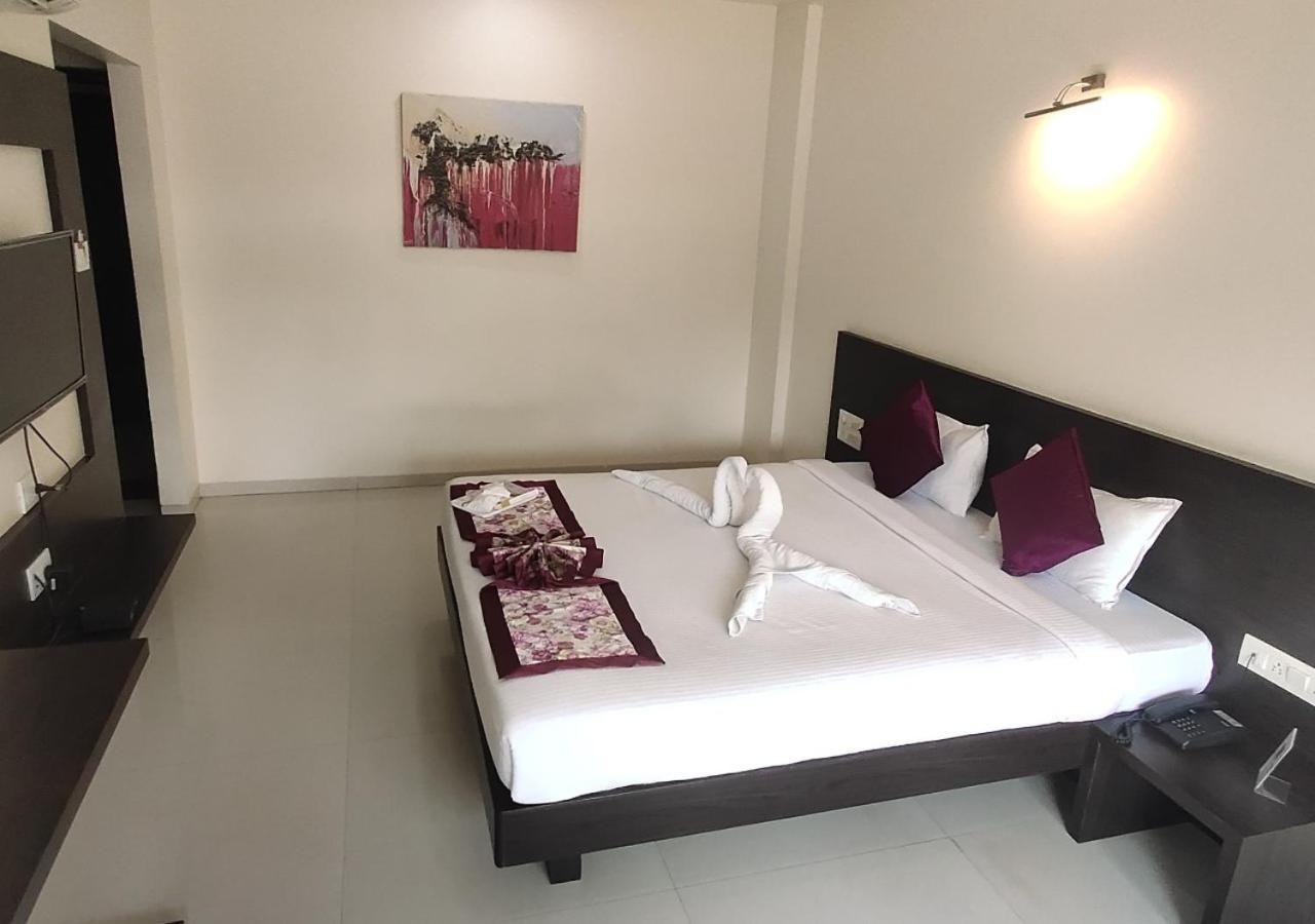 The Hotel Relax Kankavli Kankavali Bagian luar foto